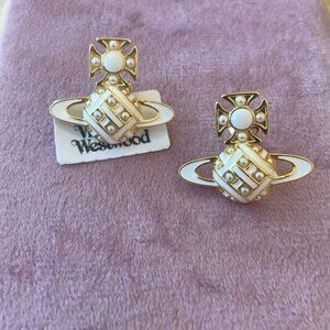 VIVIENNE Westwood authentic white earrings